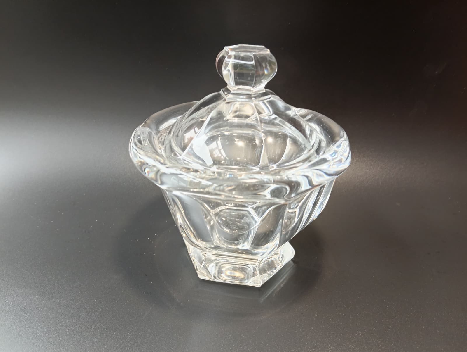 Drageoir couvert Harcourt en cristal de Baccarat